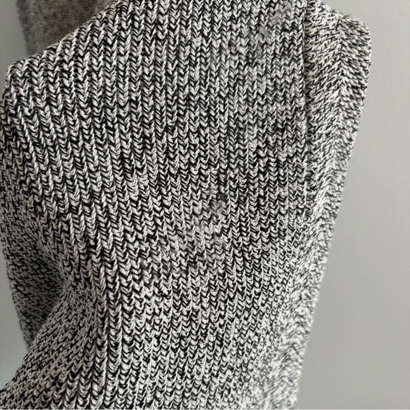 Aritzia Wilfred | Sleeveless Top - Picture 4 of 4